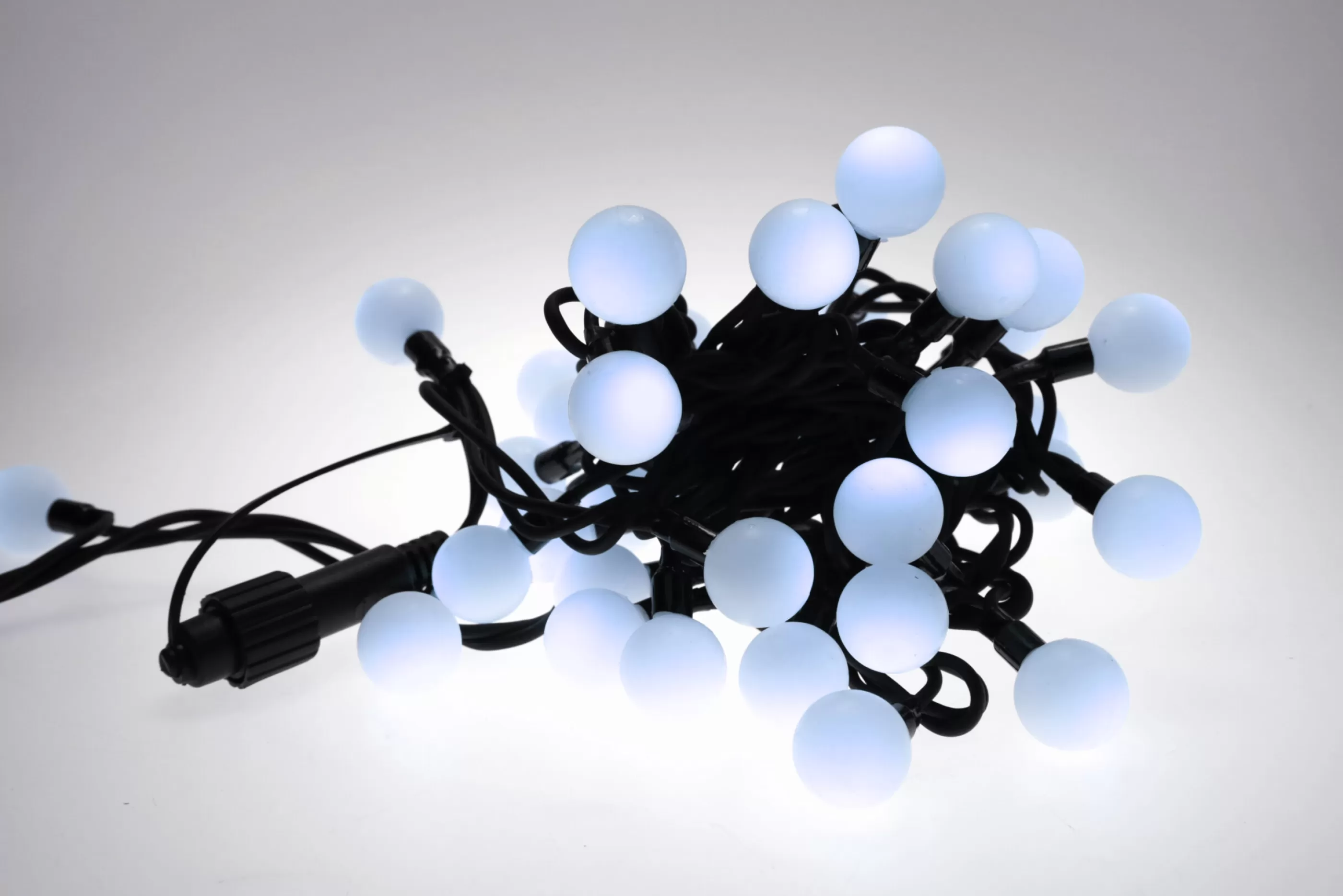 50 Extendable Outdoor Xp Led Ice-White Berry Christmas Lights*Christmas Land Online