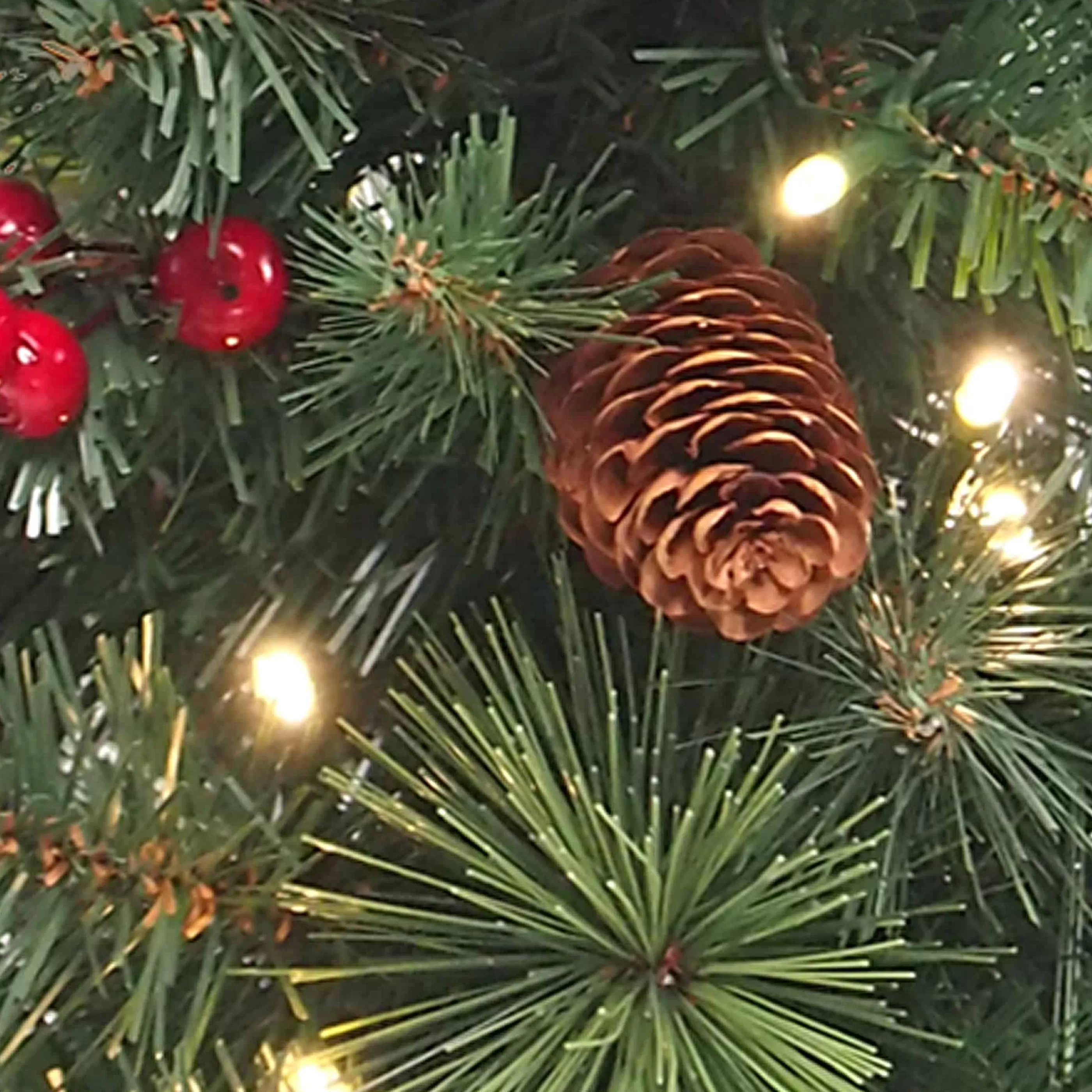 9Ft Everyday Collection Pre-Lit Christmas Garland With Pine Cones & Red Berries*Christmas Land Hot